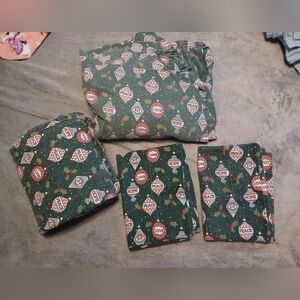 Festive Green Holiday Bedding Set